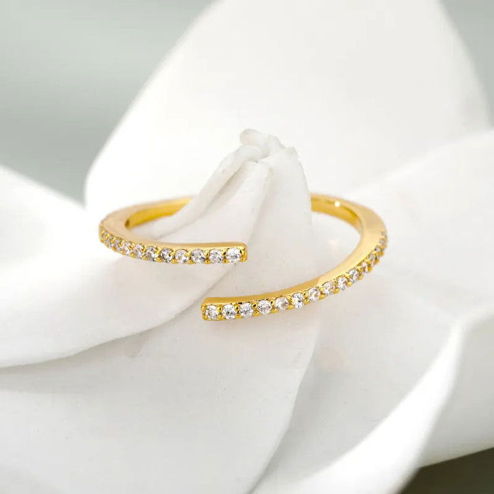 Louise | Classic Zirconia Ring 18K Gold