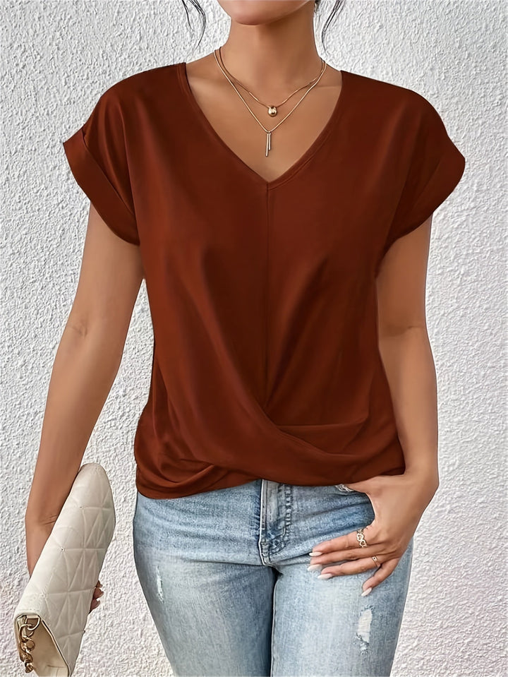 Liv | Casual T-shirt with Heart-Shaped Neckline Red