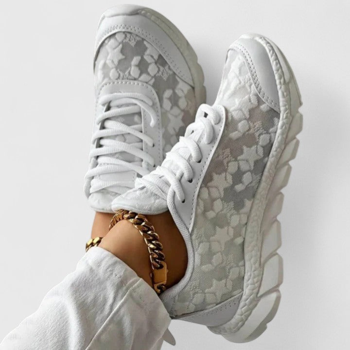 Janessa-Rae | Cozy Sneakers