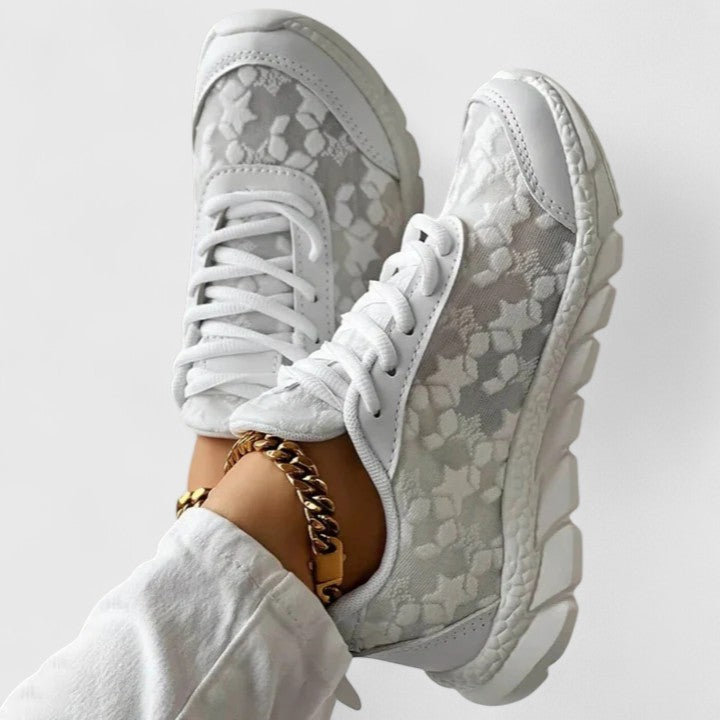 Janessa-Rae | Cozy Sneakers