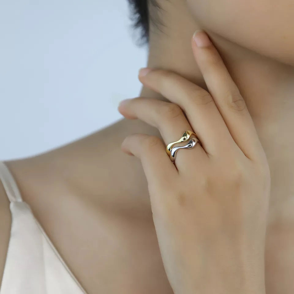 Miranda | Wave Ring 18K Gold